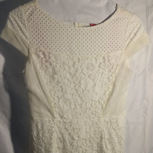 BETSEY JOHNSON - A-LINE DRESS - CREME - SIZE 4 (EUC) - Picture 1 of 3